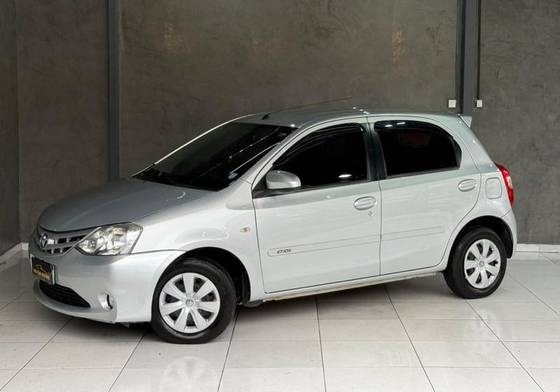 TOYOTA ETIOS 1.5 XS 16V FLEX 4P MANUAL TOYOTA ETIOS 1.5 XS 16V FLEX 4P MANUAL